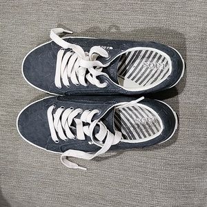 Taos gray canvas sneakers barely used
